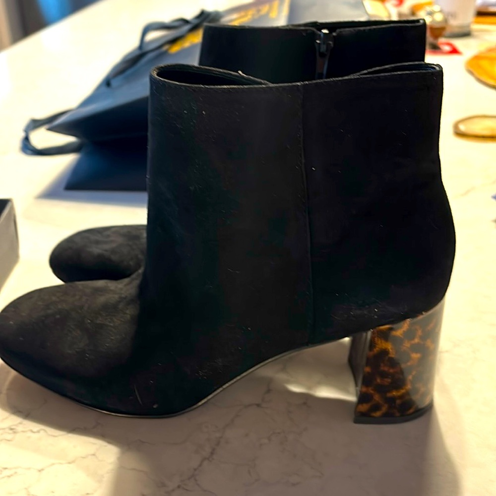 Never worn new Ann Taylor suede ankle booties